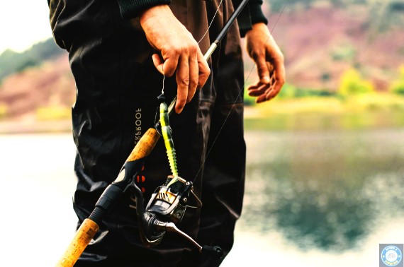 The Perfect Rod for Surf Fishing Rig should be lightweight and durable, with a soft tip for better casting. It should also be enough length to cast into deeper waters while still providing optimal sensitivity. 